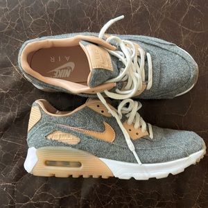Nike Air max 90 women’s size 7 grey wool! Cozy!